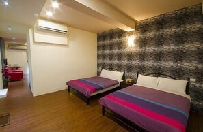 Desk, soundproofing, rollaway beds, free WiFi