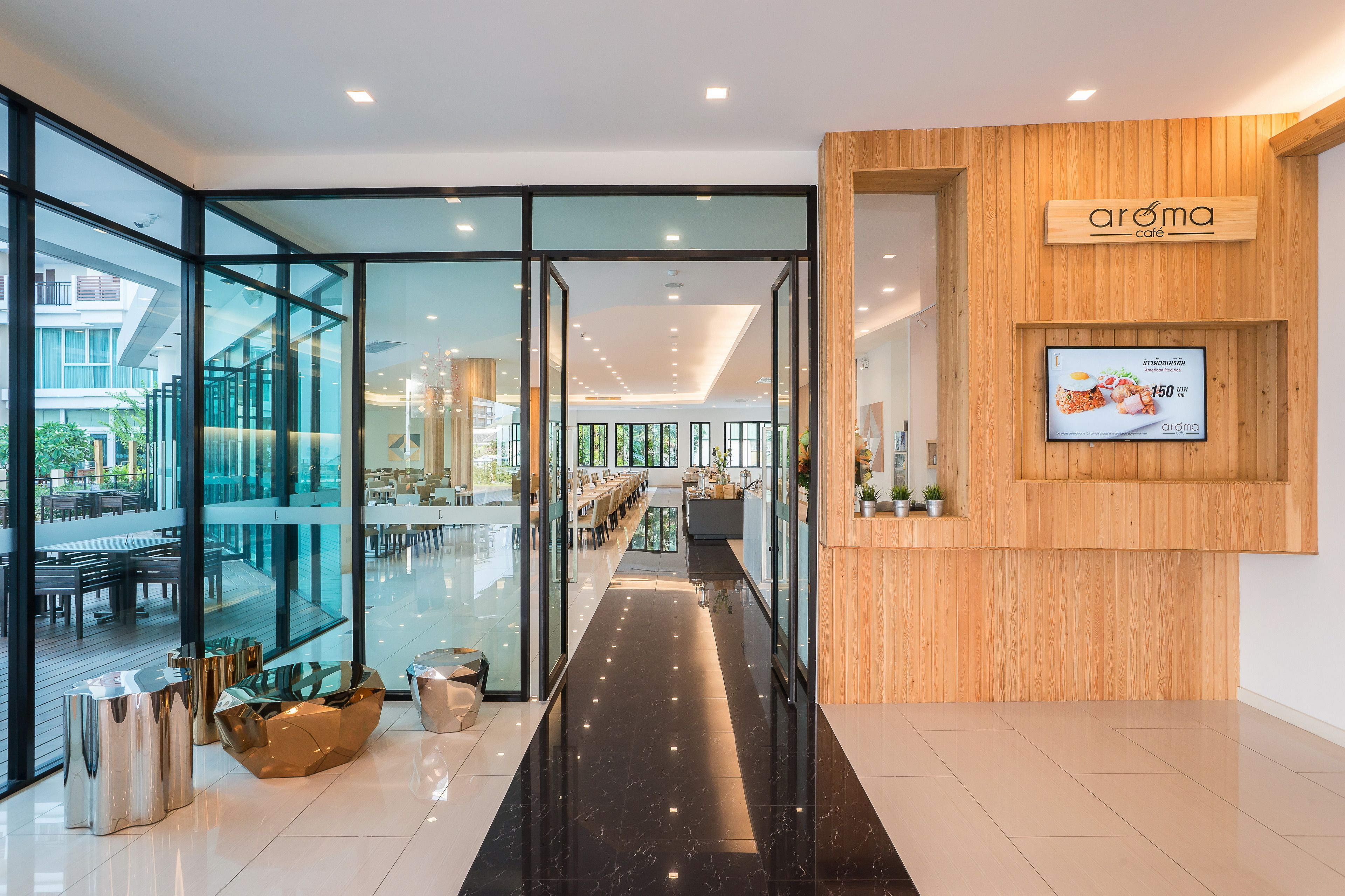 breakfast, lunch, dinner served; thai cuisine