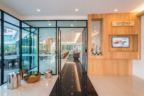 Breakfast, lunch, dinner served; Thai cuisine - J Inspired Hotel Pattaya (Pattaya)