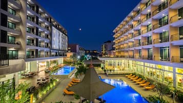 Outdoor pool, pool umbrellas, sun loungers