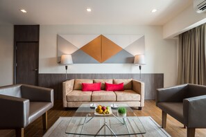 Presidential Suite, 2 Bedrooms | Living room | 32-inch LED TV with cable channels, TV - J Inspired Hotel Pattaya (Pattaya)
