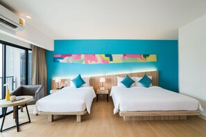 Deluxe Premier Triple Room | Brankas, meja kerja, dan Wi-Fi gratis