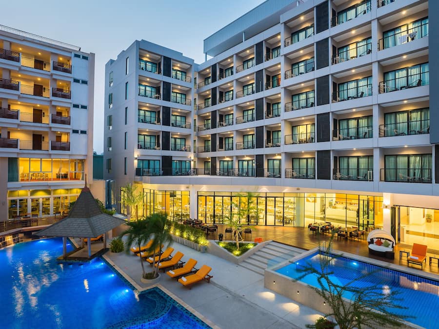 Outdoor pool, pool umbrellas, sun loungers