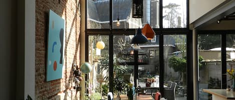 Ilmainen päivittäinen buffetaamiainen