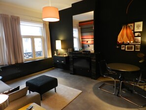 套房, 花园景观 | 客厅 | 电视