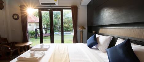 Kamar Deluks | Minibar gratis, didekorasi berbeda-beda, meja kerja, dan kedap suara