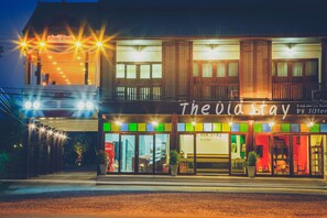 Fachada del alojamiento - Noche