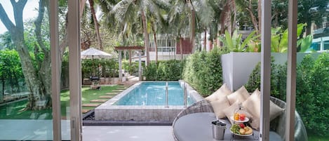 3 Bedrooms Premier Pool Villa | Teras/patio