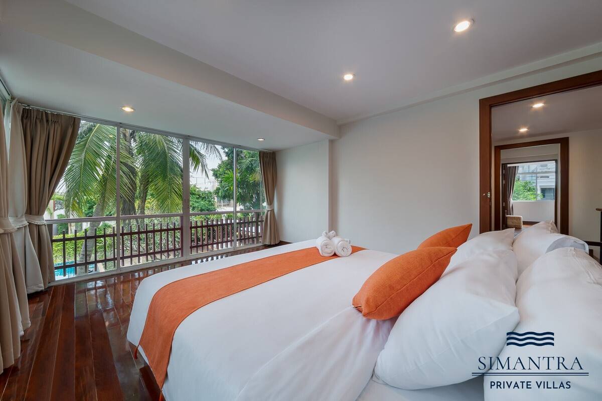 4 Bedrooms Villa | Minibar với thức ăn, đồ uống miễn phí, két bảo mật tại phòng, bàn 