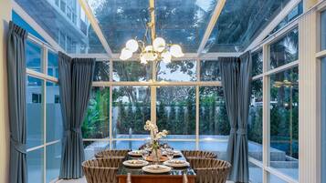 3 Bedrooms Pool Villa | Dining room