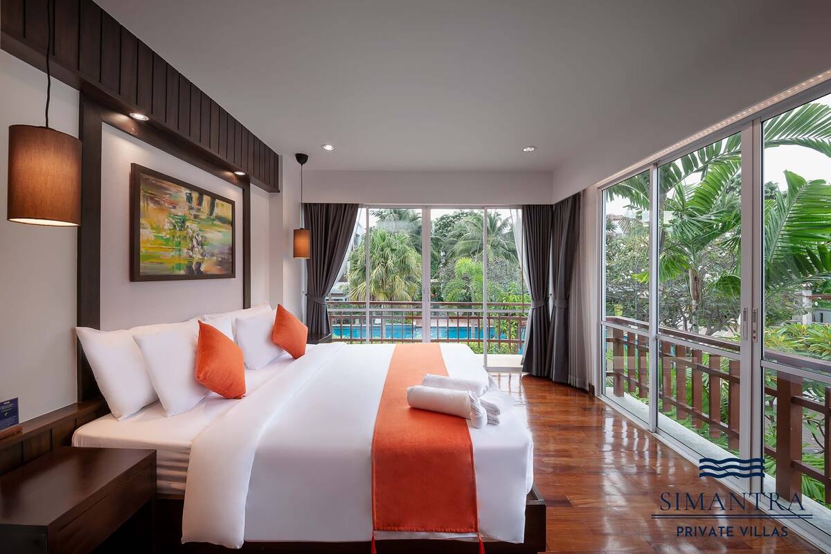 4 Bedrooms Beachfront Villa | Minibar với thức ăn, đồ uống miễn phí, két bảo mật tại phòng, bàn 