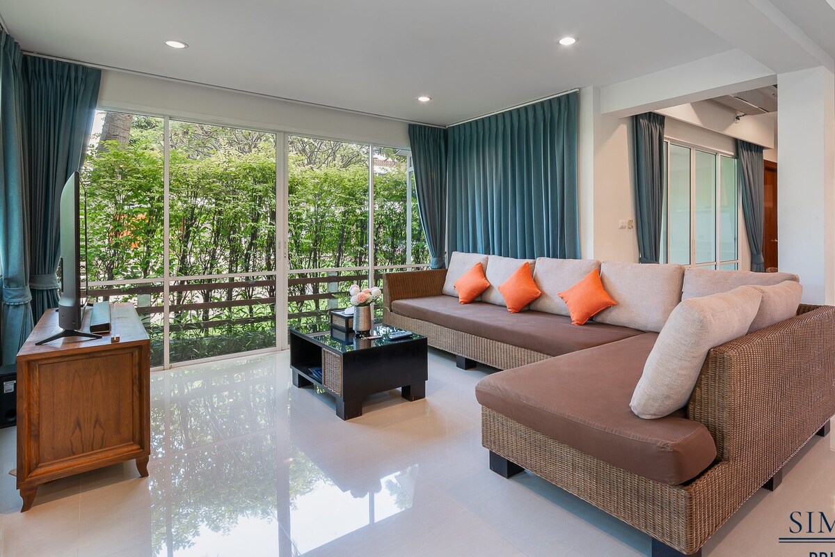 4 Bedrooms Villa | Minibarvarer (inkludert), safe på rommet og skrivebord