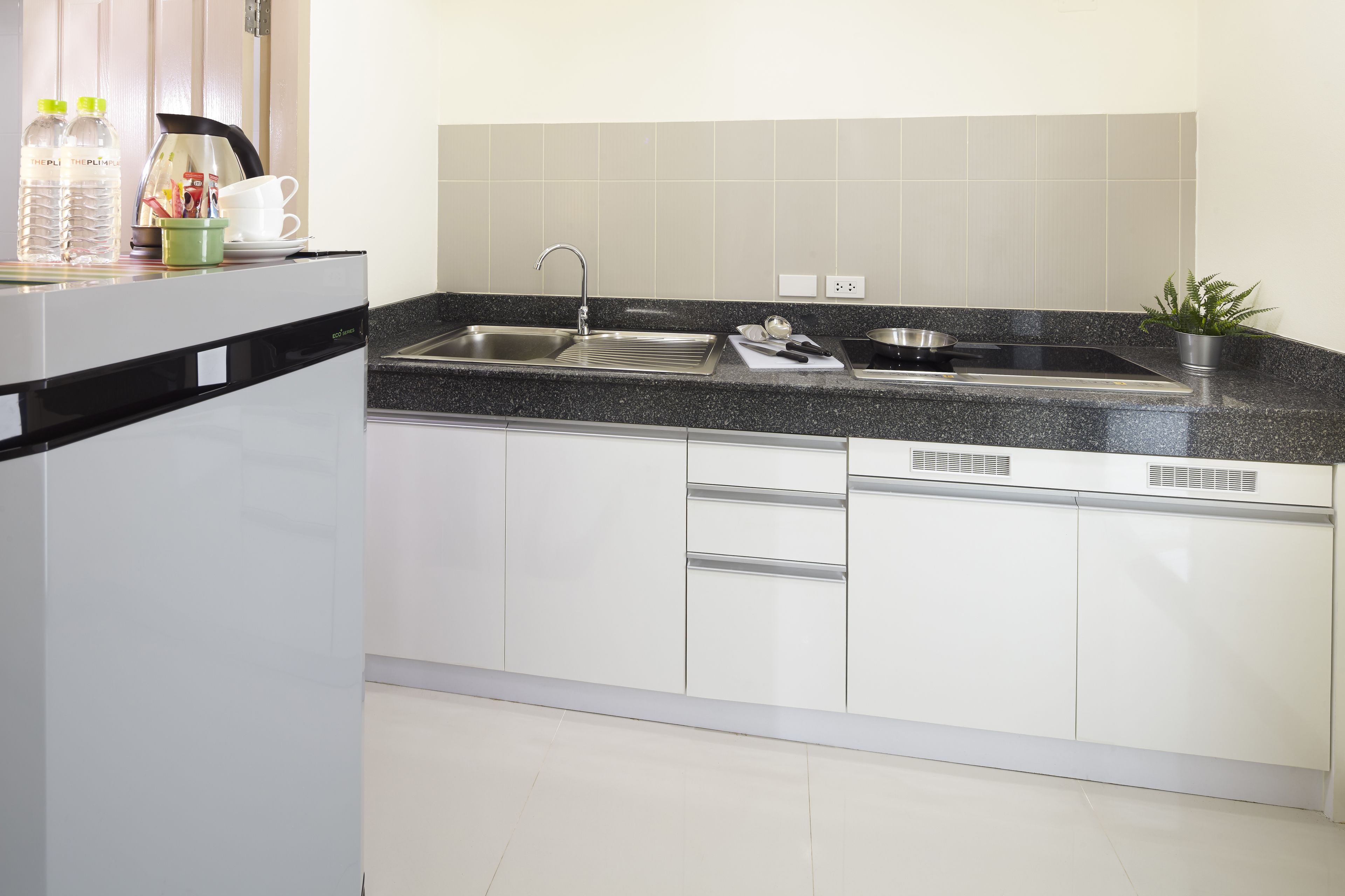 suite, 2 bedrooms | private kitchen | fridge, electric kettle