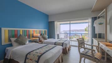 Deluxe-huone | Tallelokero huoneessa, pimennysverhot, lisävuoteet, ilmainen Wi-Fi