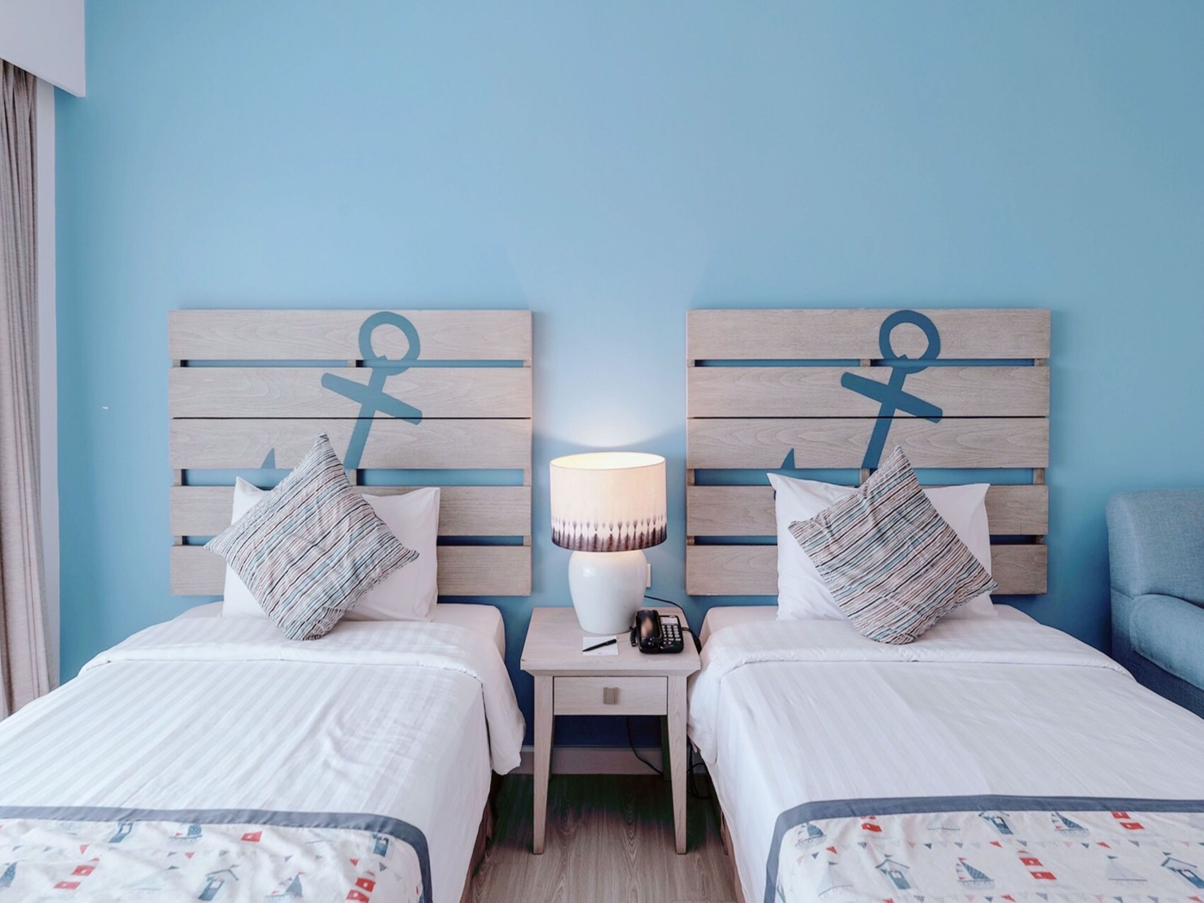 deluxe room | bathroom | shower, free toiletries, slippers, towels