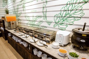 Daily buffet breakfast for a fee