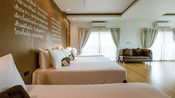 Familiekamer | Luxe beddengoed, pillowtop-bedden, een kluis op de kamer, een bureau