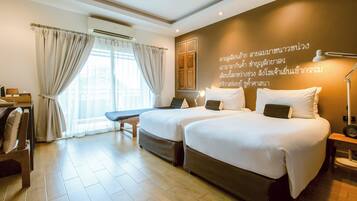 Deluxe Twin Room, Non Smoking | Premium bedding, pillow-top beds, in-room safe, desk