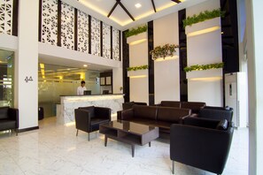 Lobby sitting area - Hotel Accord (Yangon)