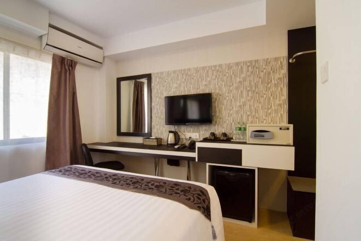 Minibar, in-room safe, desk, blackout curtains