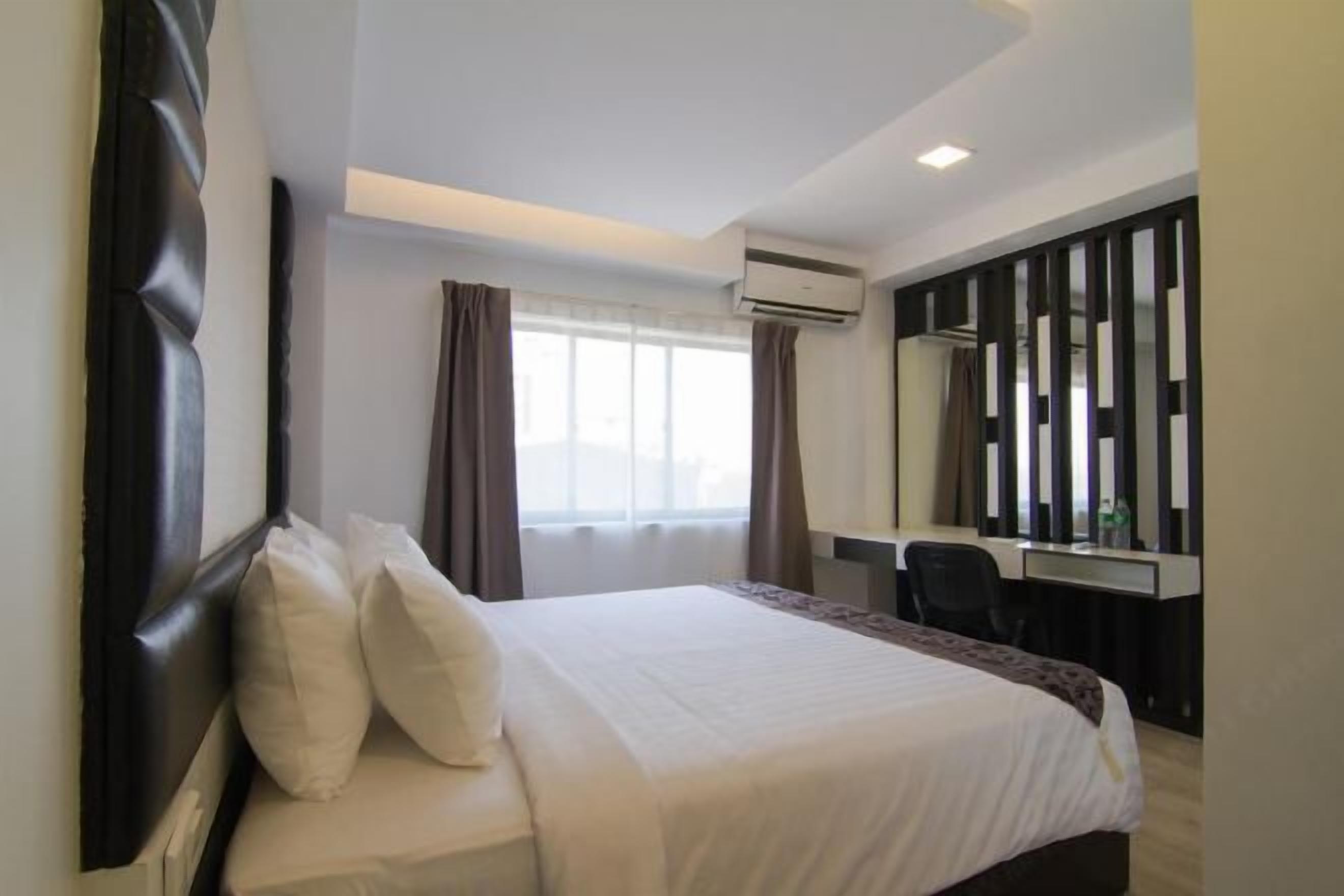 Minibar, in-room safe, desk, blackout curtains