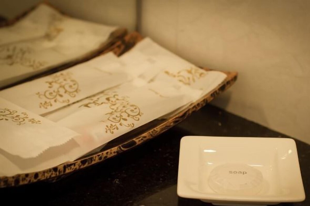 Bathroom amenities