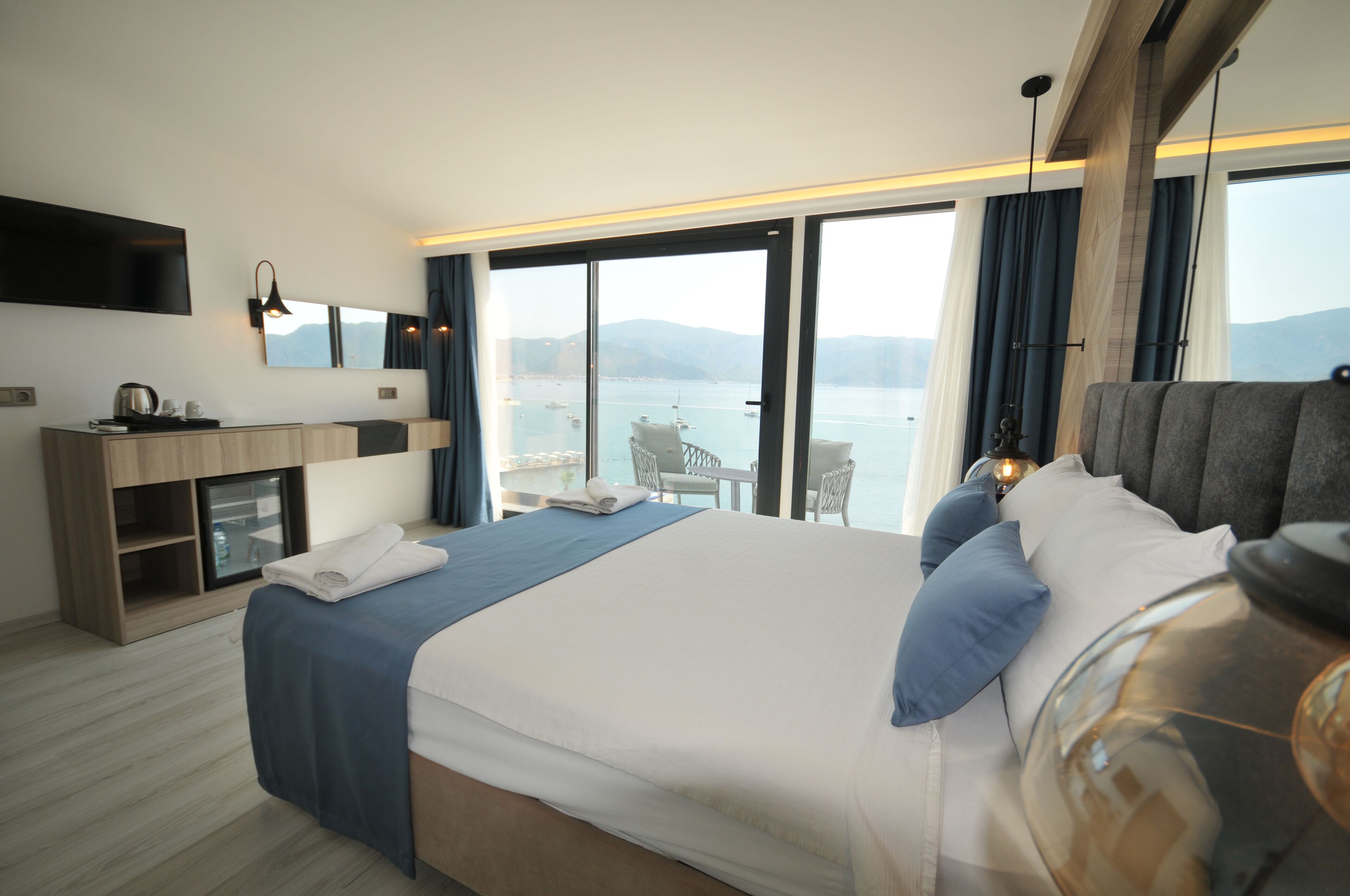 Premium bedding, minibar, individually furnished, blackout curtains