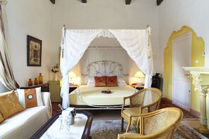 Suite | Ropa de cama de alta calidad, escritorio, cunas gratuitas y camas extra 