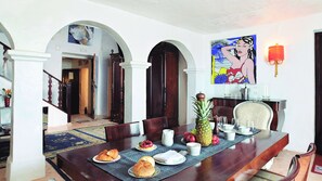 Breakfast (EUR 11 per person) - El Corsario (Ibiza)