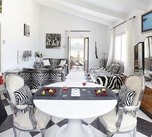 Suite | Ropa de cama de alta calidad, escritorio, cunas gratuitas y camas extra 
