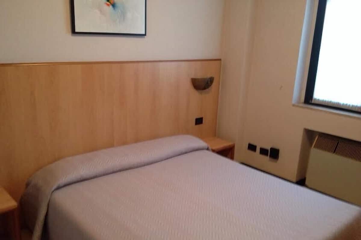 Desk, cribs (free), rollaway beds (surcharge), WiFi (free)