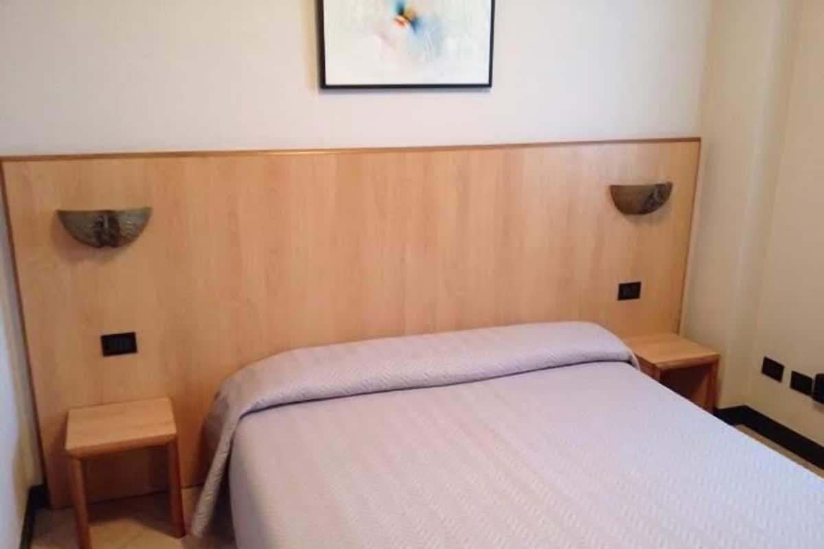 Masa, ücretsiz beşik/çocuk yatağı, portatif/ilave yatak