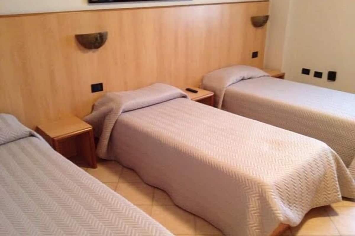 Üç Kişilik Oda | Masa, ücretsiz beşik/çocuk yatağı, portatif/ilave yatak