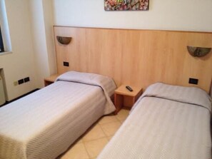Double Room | Desk, free cots/infant beds, rollaway beds, free WiFi - Hotel Gambero (Orzinuovi)