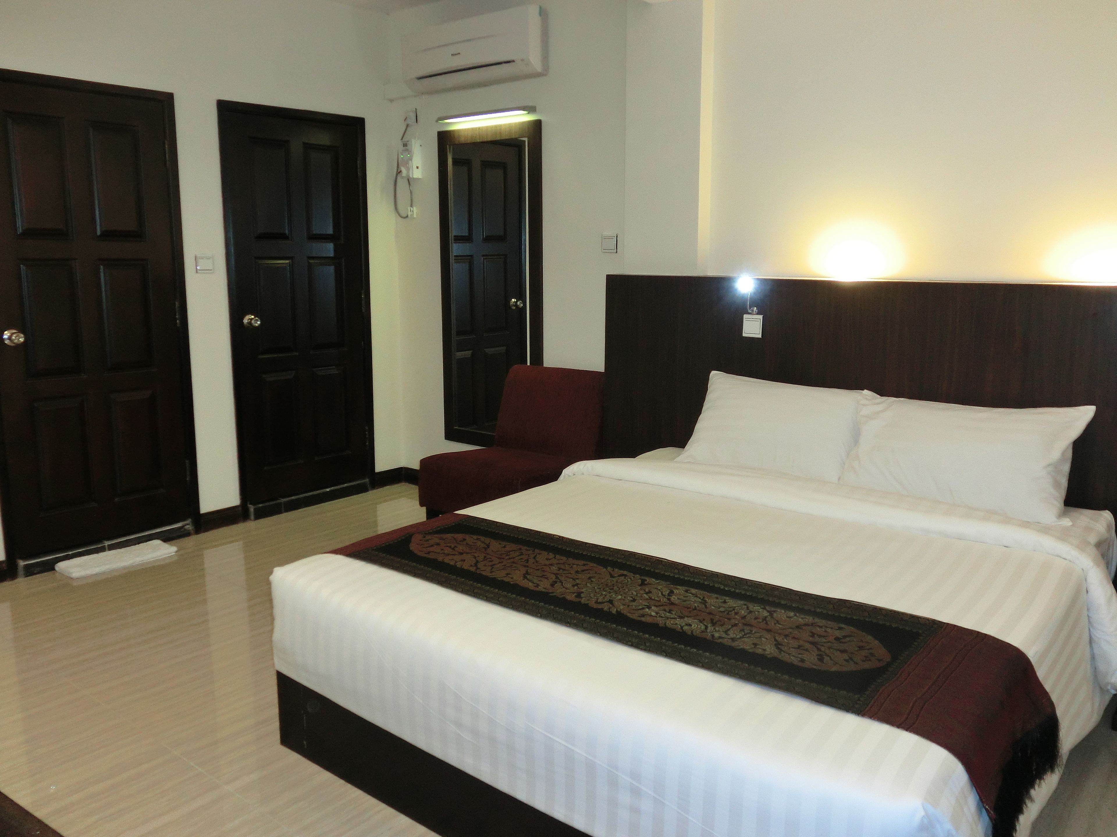 minibar, in-room safe, desk, blackout curtains