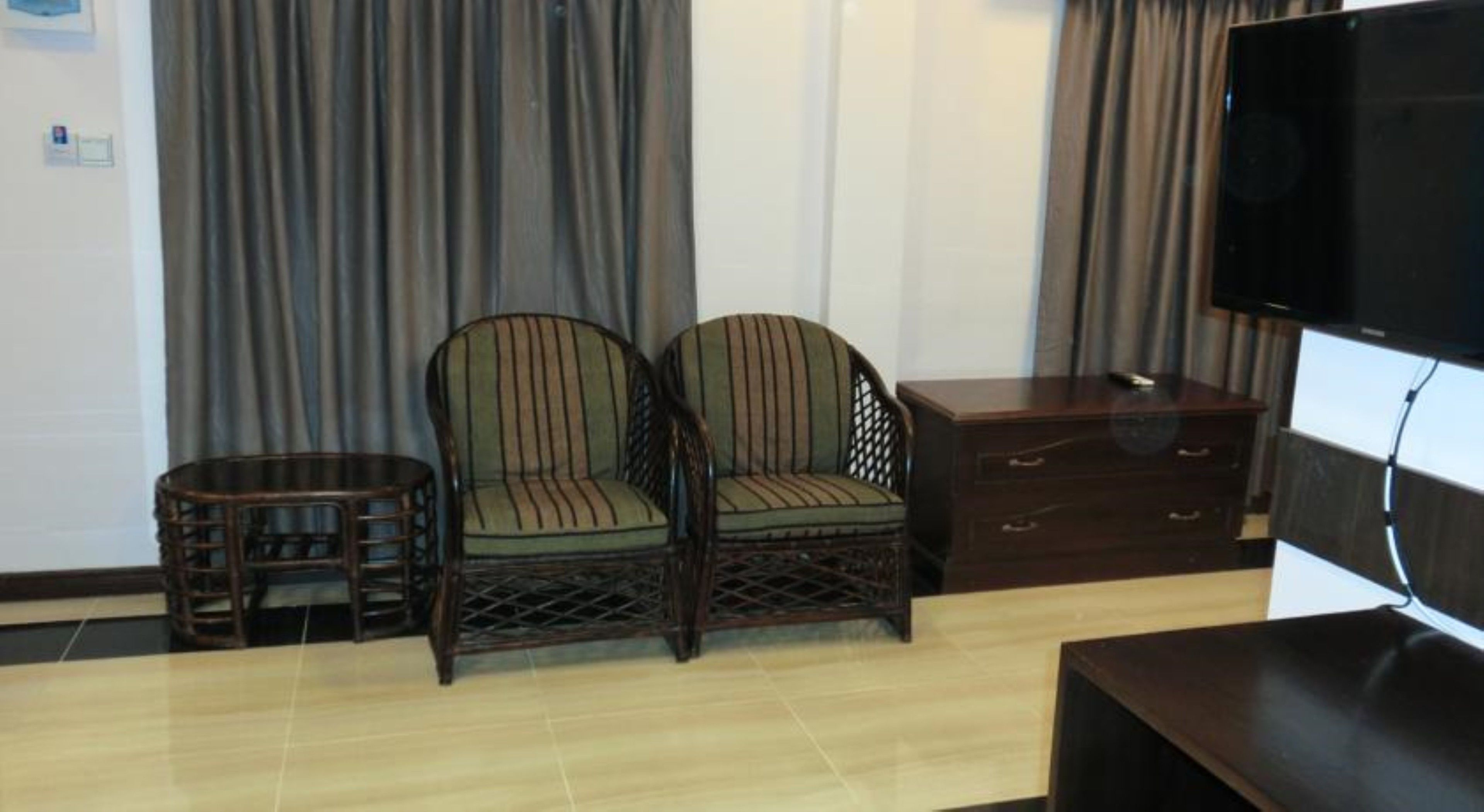 penthouse deluxe | living area | 32-inch led tv with satellite channels, tv