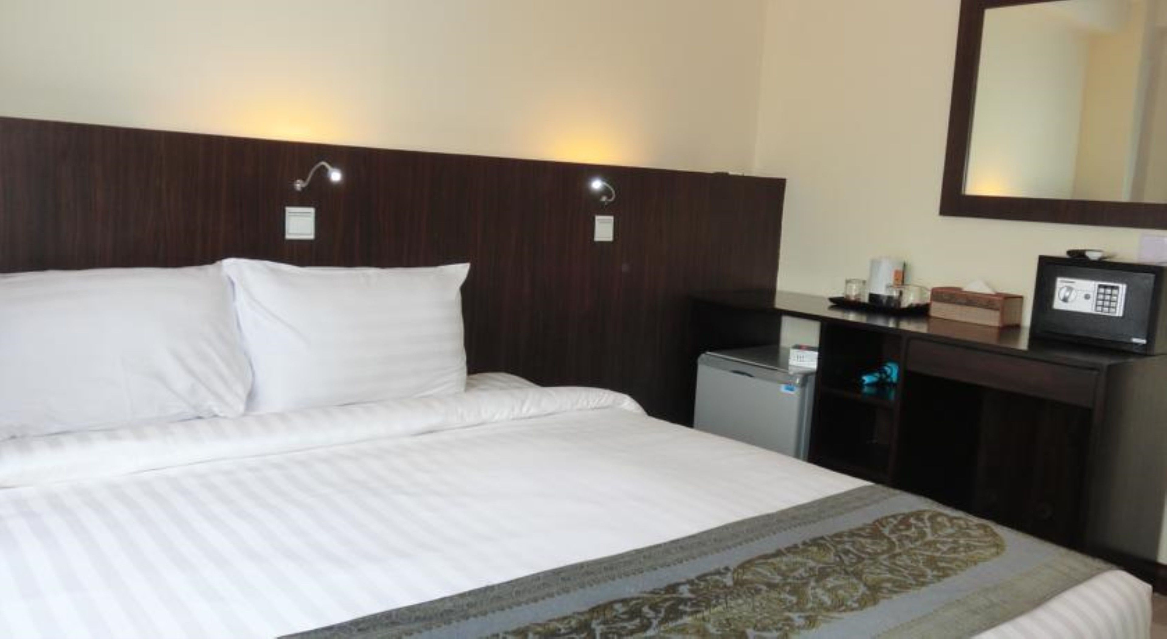 superior double room, 1 double bed | minibar, in-room safe, desk, blackout curtains