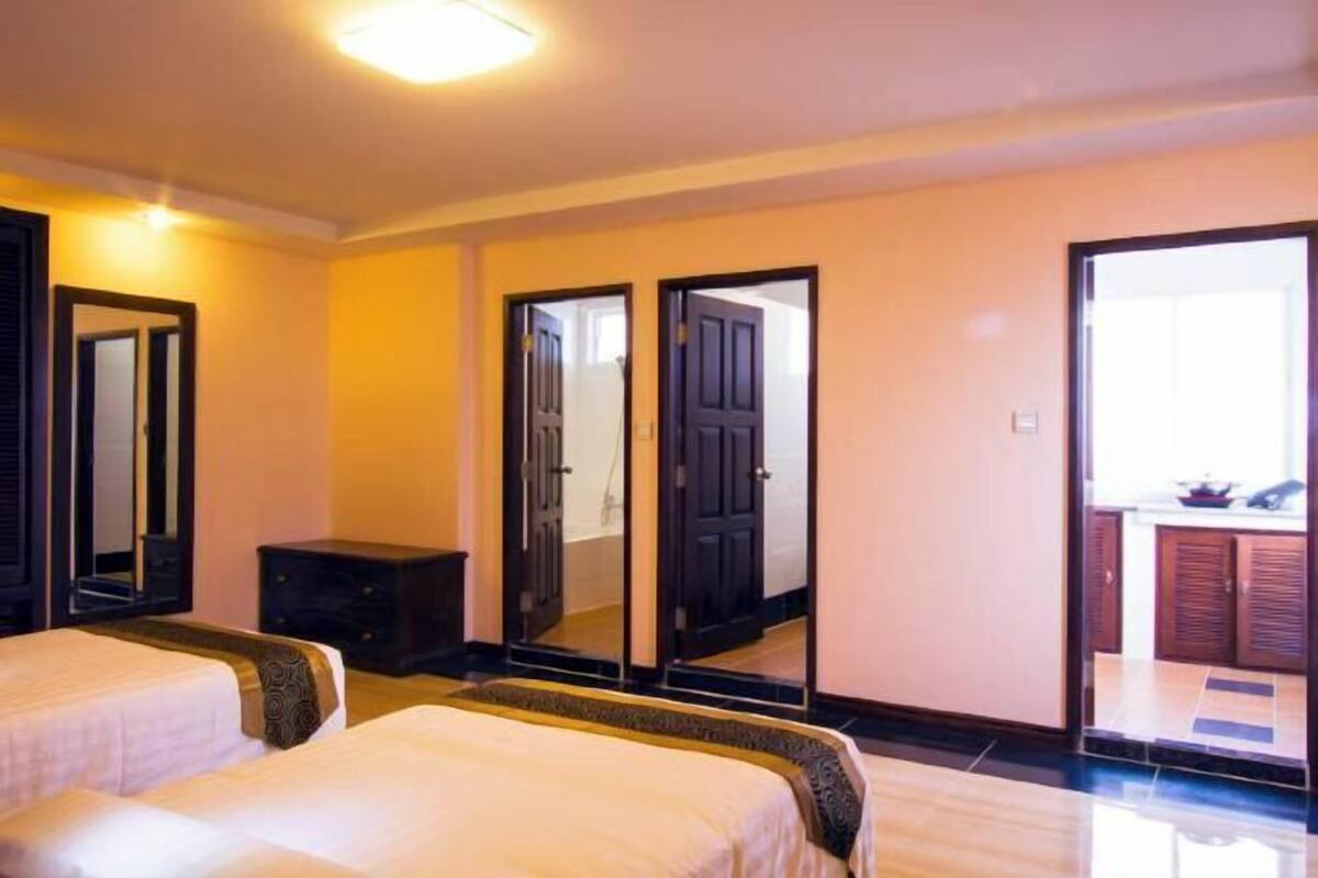 Minibar, in-room safe, desk, blackout drapes