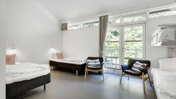 Superior-værelse til 4 personer - flere senge - handicapvenligt (Linen Excluded) | 1 soveværelse, skrivebord, gratis Wi-Fi