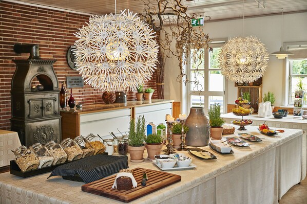 Daily buffet breakfast (DKK 125 per person)