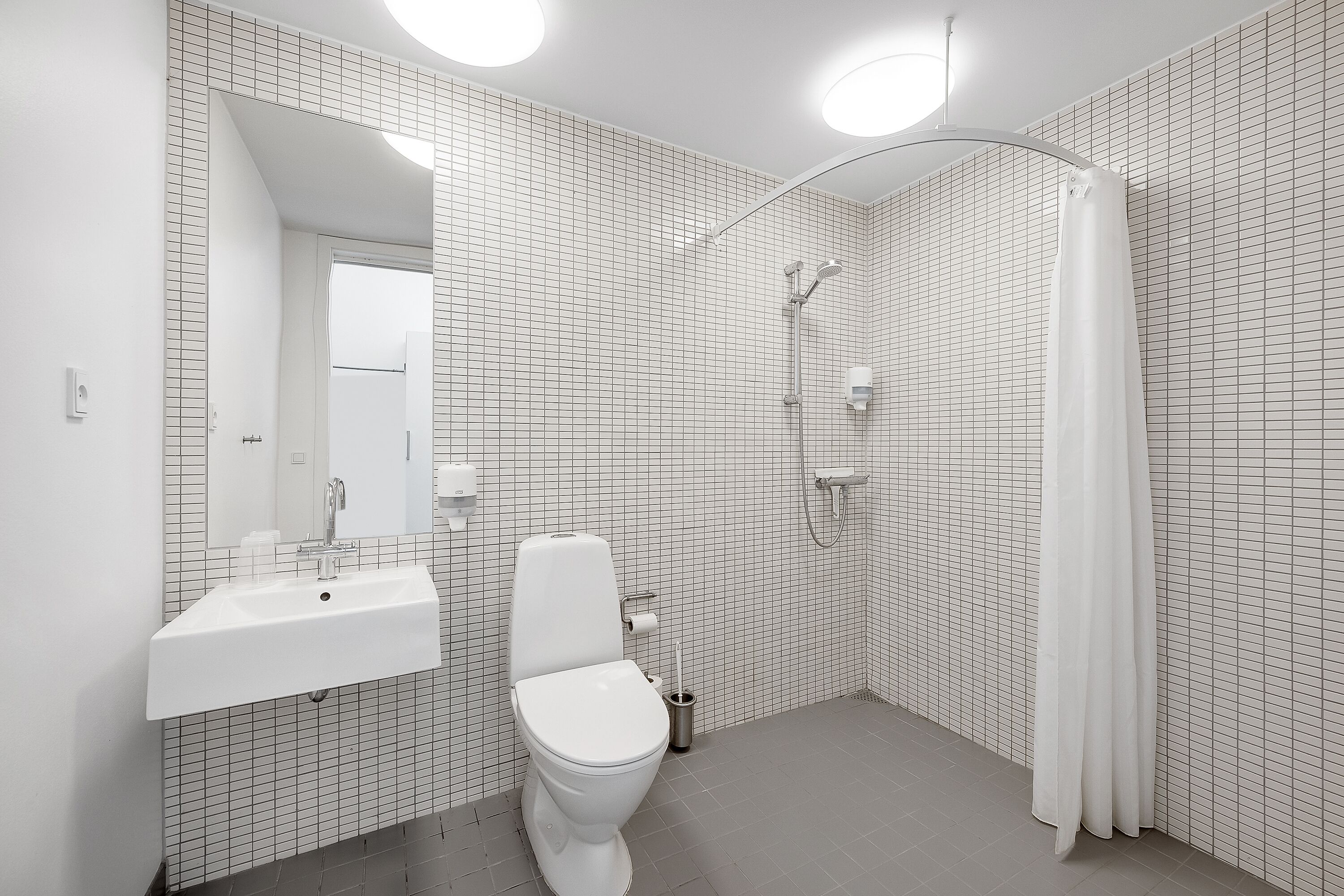 Habitació amb dos llits individuals superior (Linen Excluded) | Bany | Dutxa i articles de tocador gratuïts 