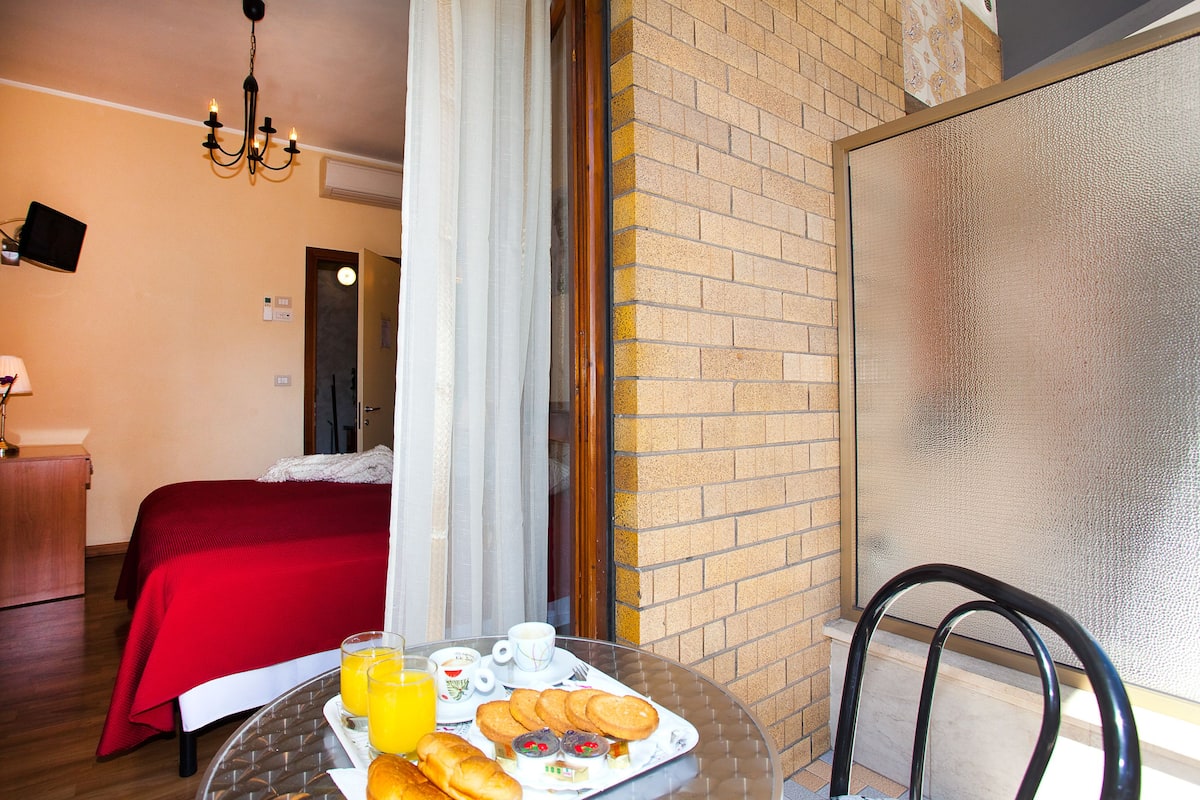 Dobbeltværelse med dobbeltseng eller 2 enkeltsenge | Balkon