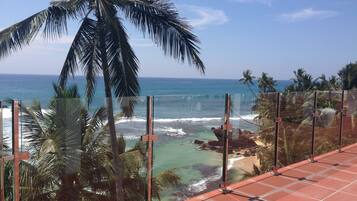 Premium Room Ocean View | Premium bedding, minibar, in-room safe, desk