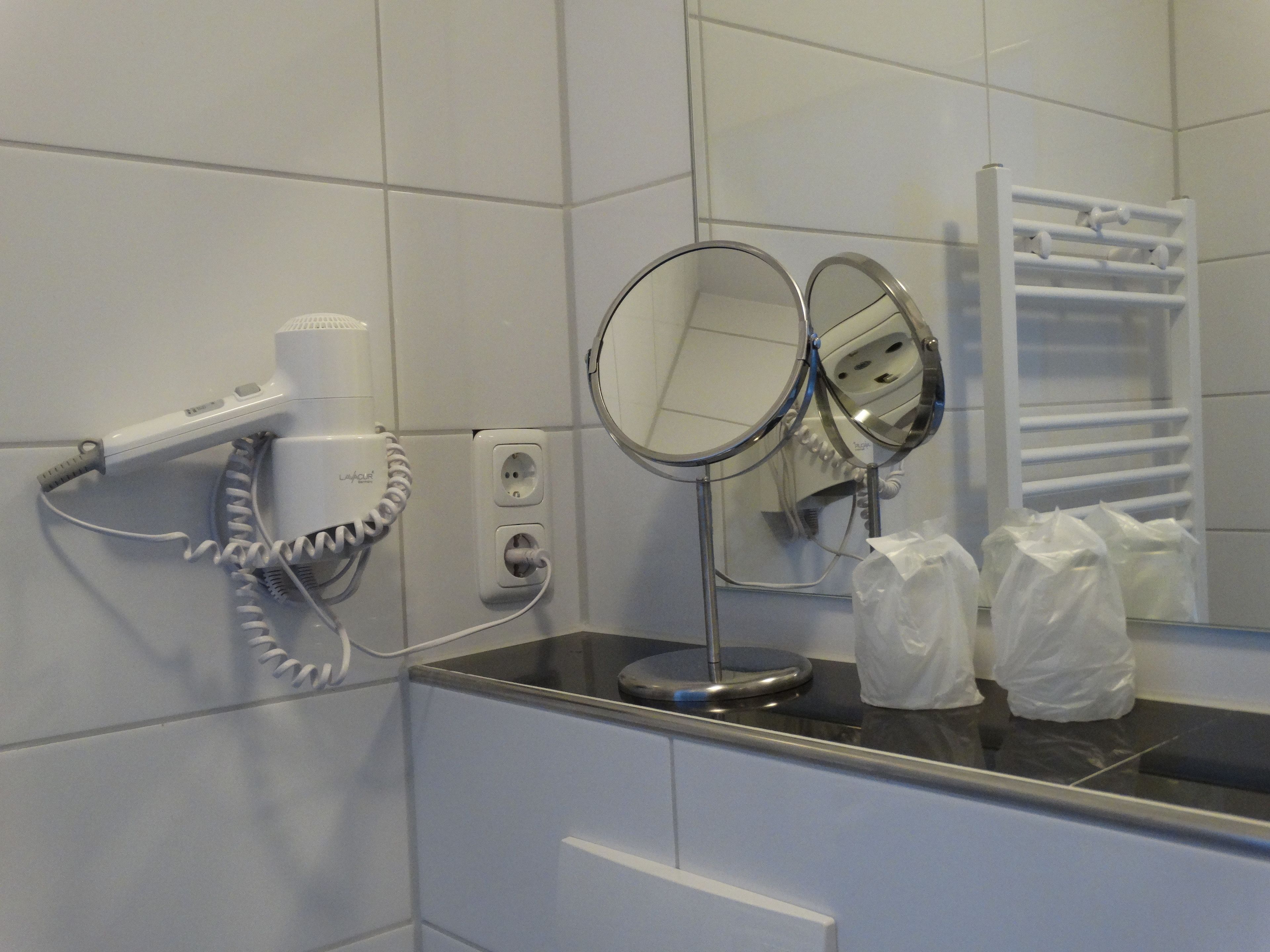 standard double room | bathroom amenities | shower, free toiletries, hair dryer, slippers