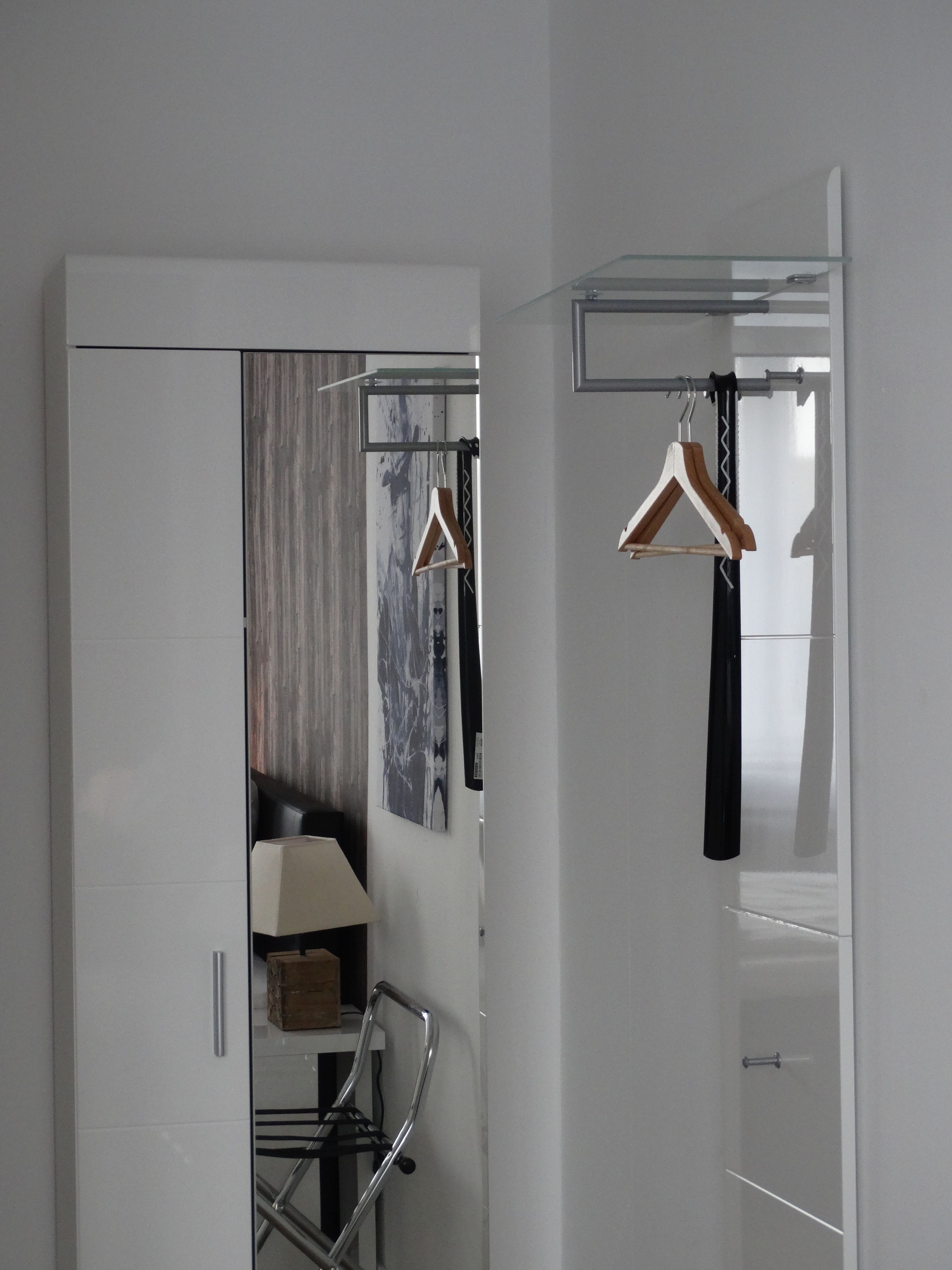 Chambre Simple Standard | Coffres-forts dans les chambres, décoration personnalisée, bureau