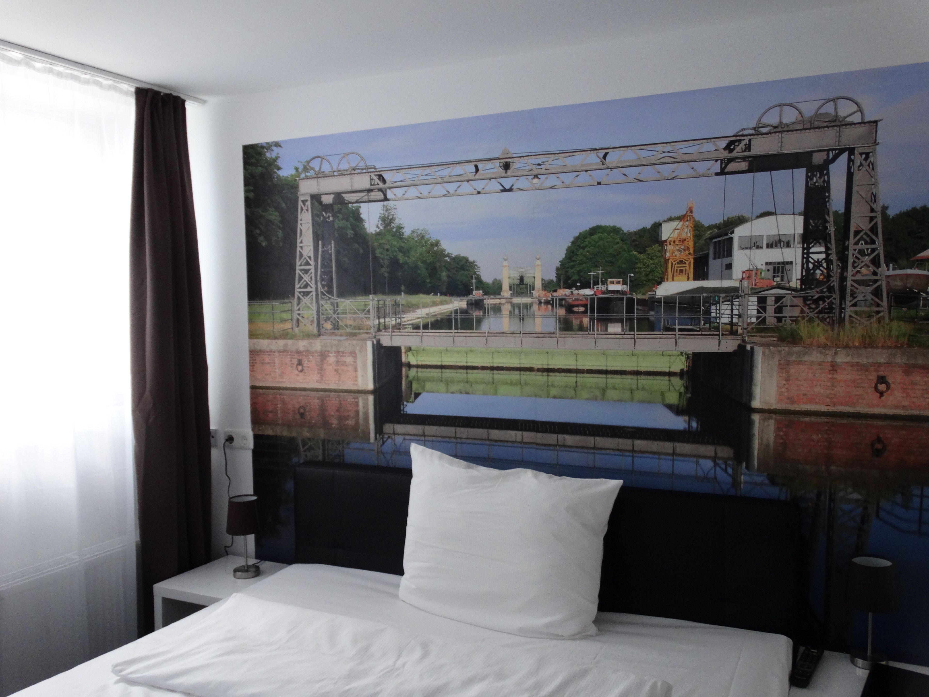 standard single room | 1 bedroom, in-room safe, individually decorated, desk