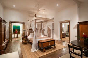 Premier Sea View Room | Ropa de cama de alta calidad, minibar, caja fuerte y escritorio
