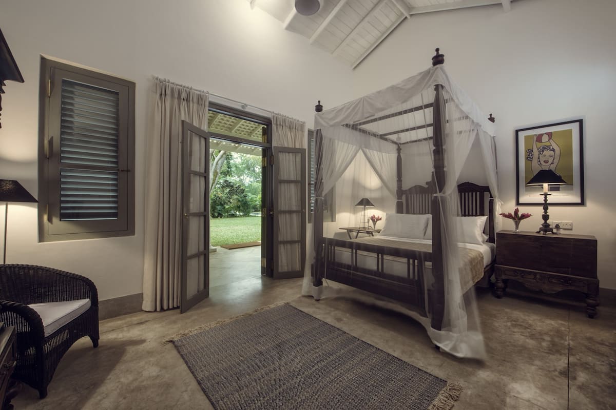 Premium bedding, in-room safe, individually decorated