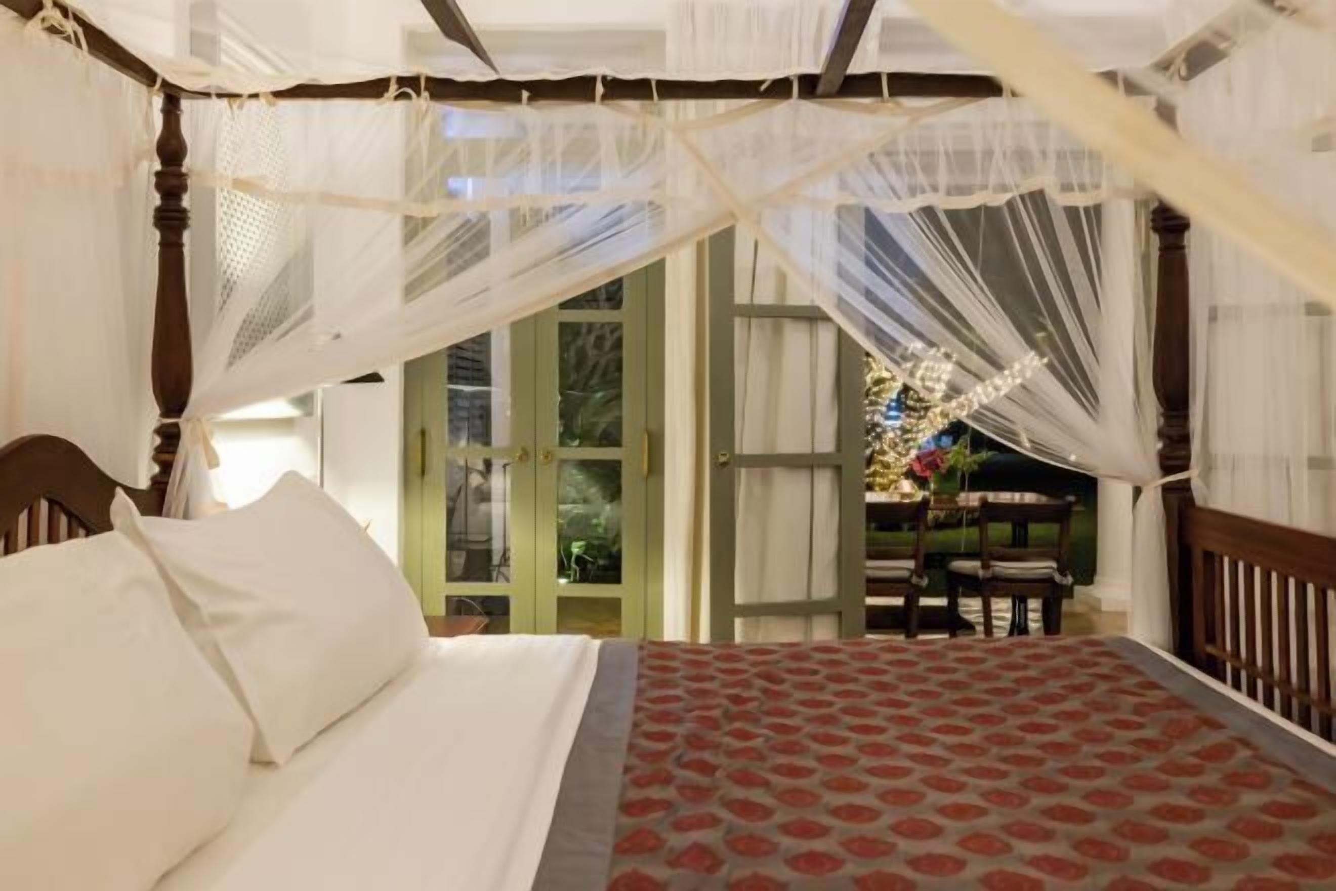 Hochwertige Bettwaren, Zimmersafe, individuell dekoriert