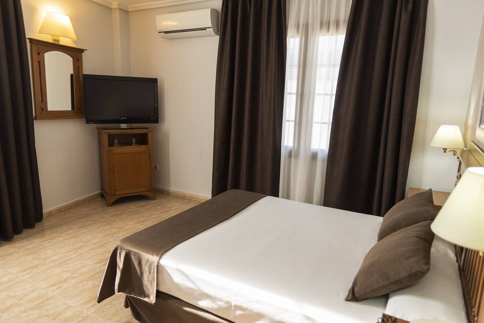 superior double room | minibar, desk, soundproofing, rollaway beds